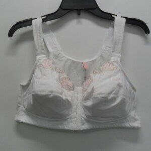 WHITE COMFORT CHOICE BRA, SIZE 52B, #206